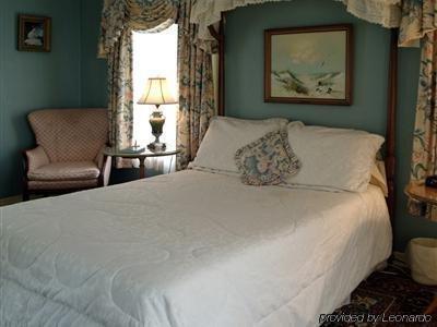 Montague Inn Saginaw Room photo